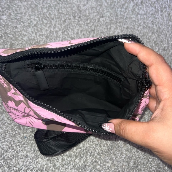 LEXBREEZY Tyvek (Fanny) Belt Bag - Picture 4 of 4